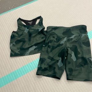 Old Navy Powersoft matching set. Girls size 8